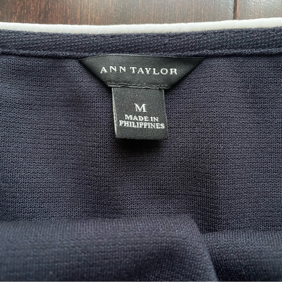 Ann Taylor Womens Top Size M Navy Blue White Blouse Shirt Sleeveless Casual - Picture 5 of 6